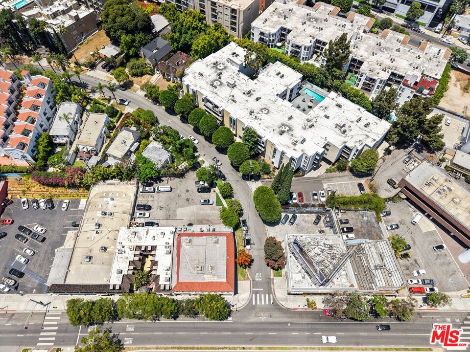 8535 W West Knoll Dr Unit: 208