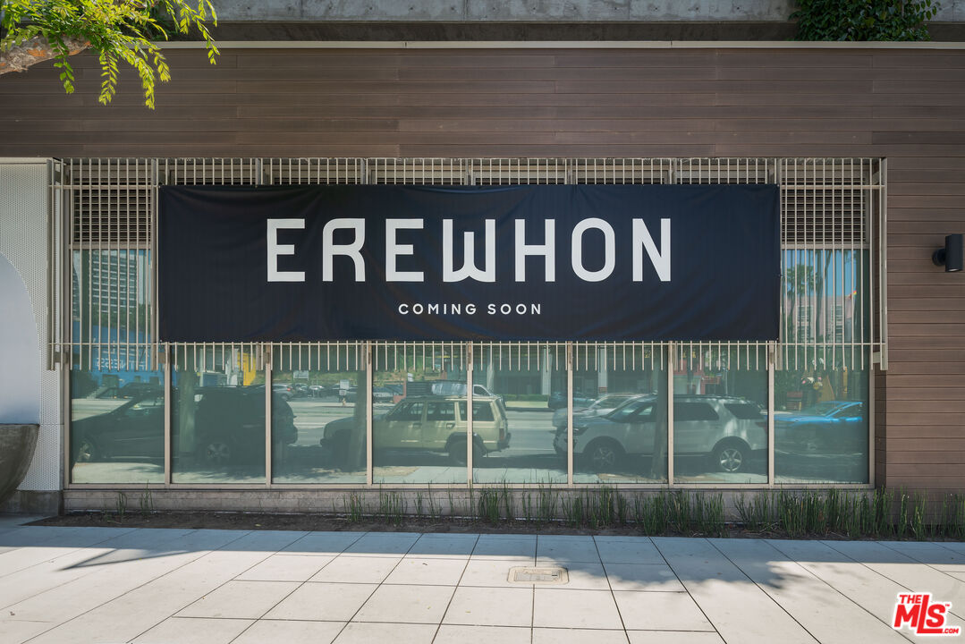 8535 W West Knoll Dr Unit: 208