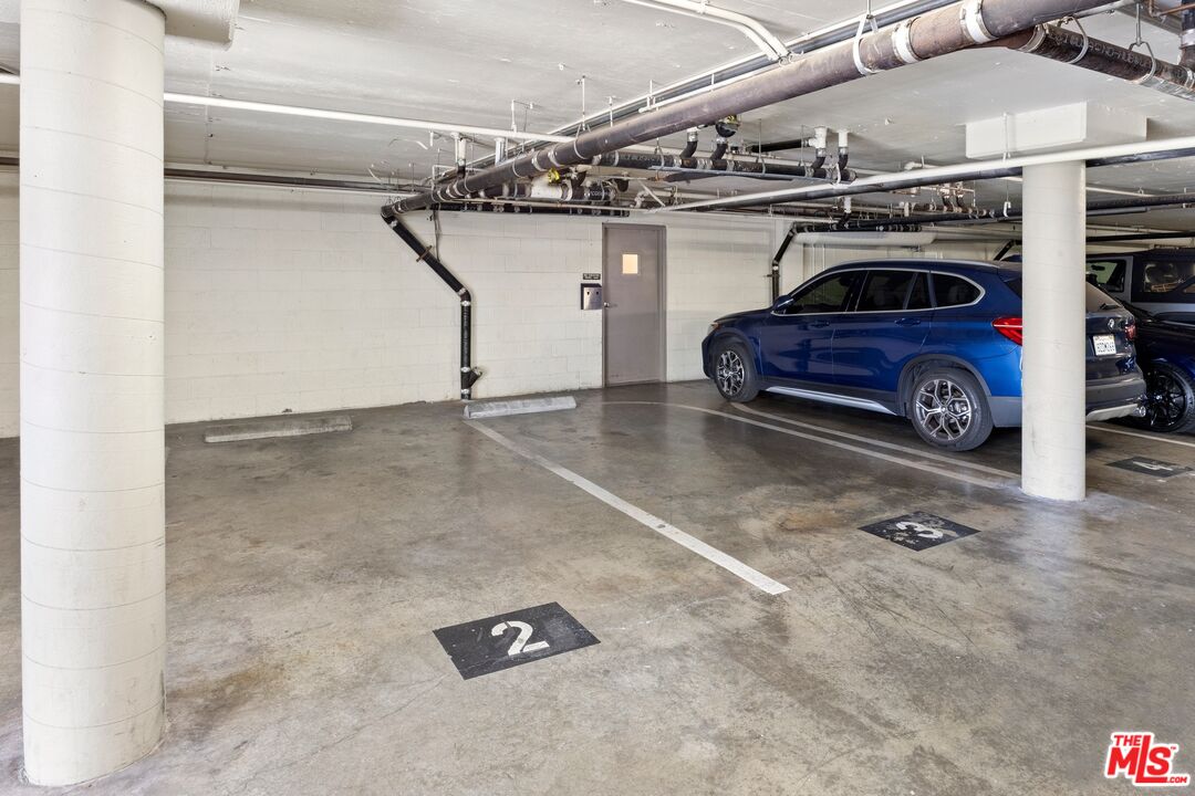 8535 W West Knoll Dr Unit: 208