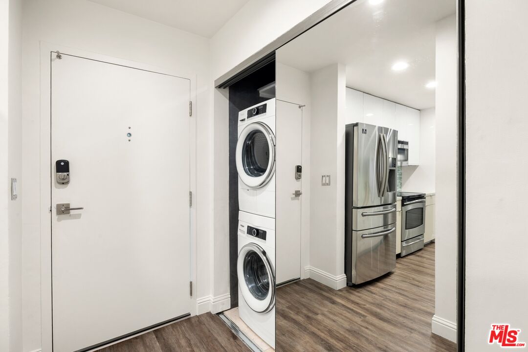 8535 W West Knoll Dr Unit: 208