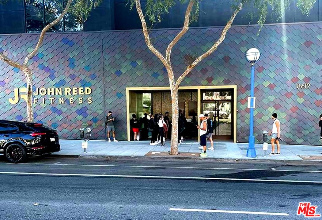 8535 W West Knoll Dr Unit: 208