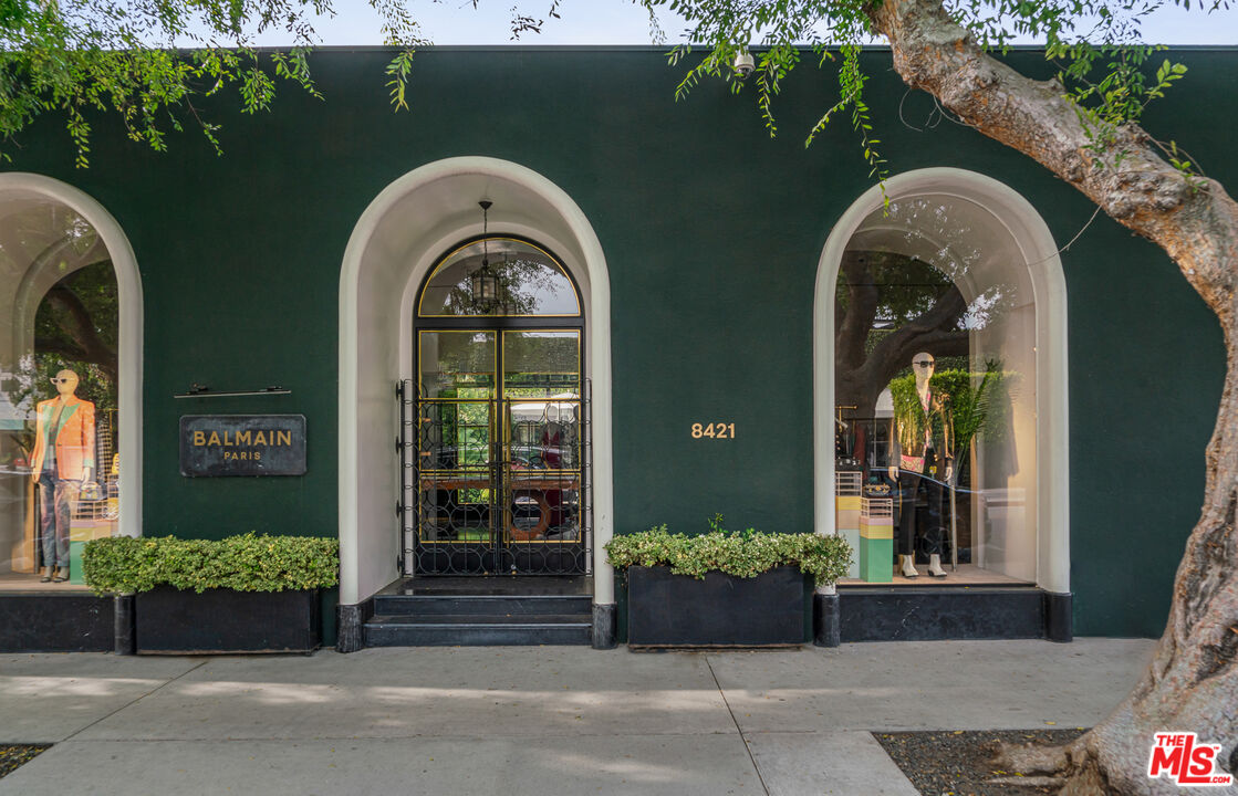 8535 W West Knoll Dr Unit: 208