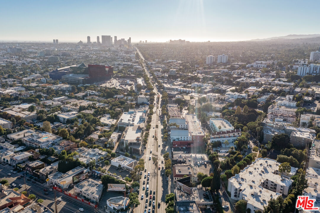 8535 W West Knoll Dr Unit: 208