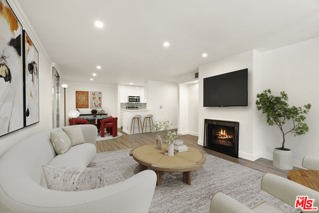 8535 W West Knoll Dr Unit: 208