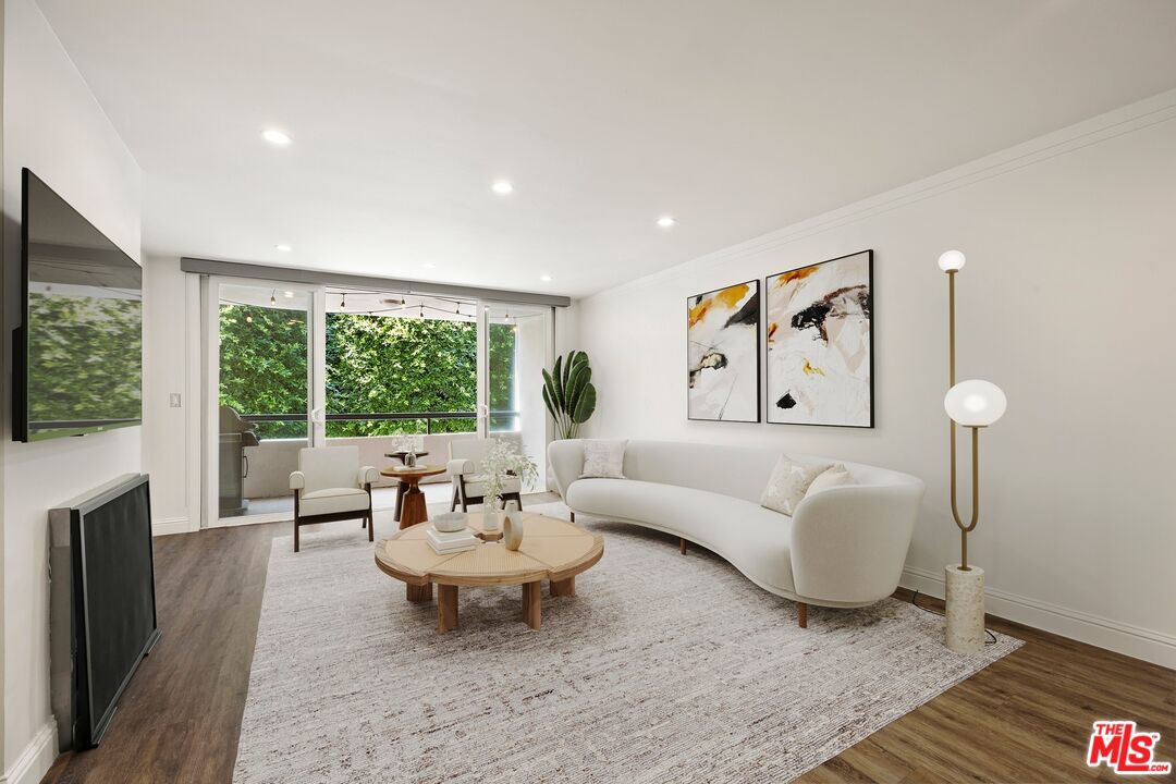 8535 W West Knoll Dr Unit: 208