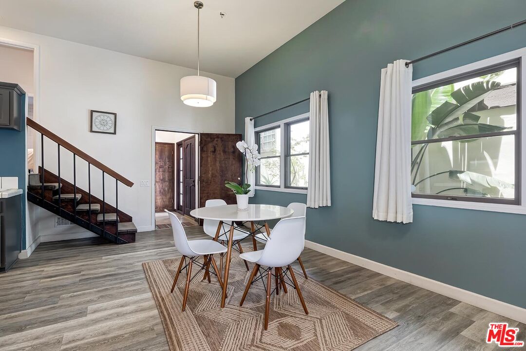 25 20th Ave