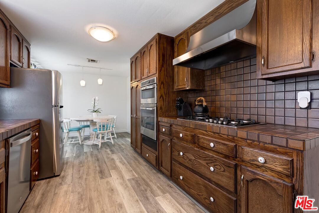 25 20th Ave