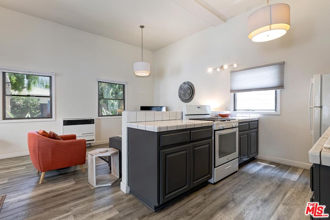 25 20th Ave