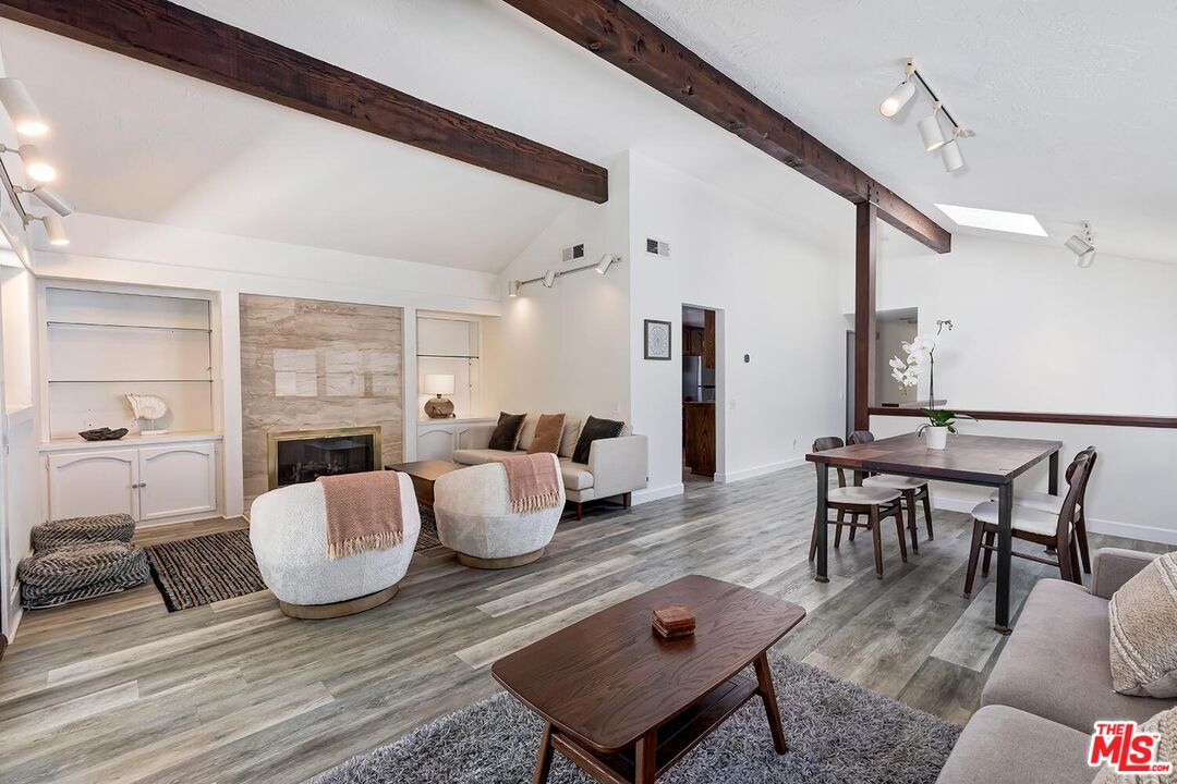 25 20th Ave