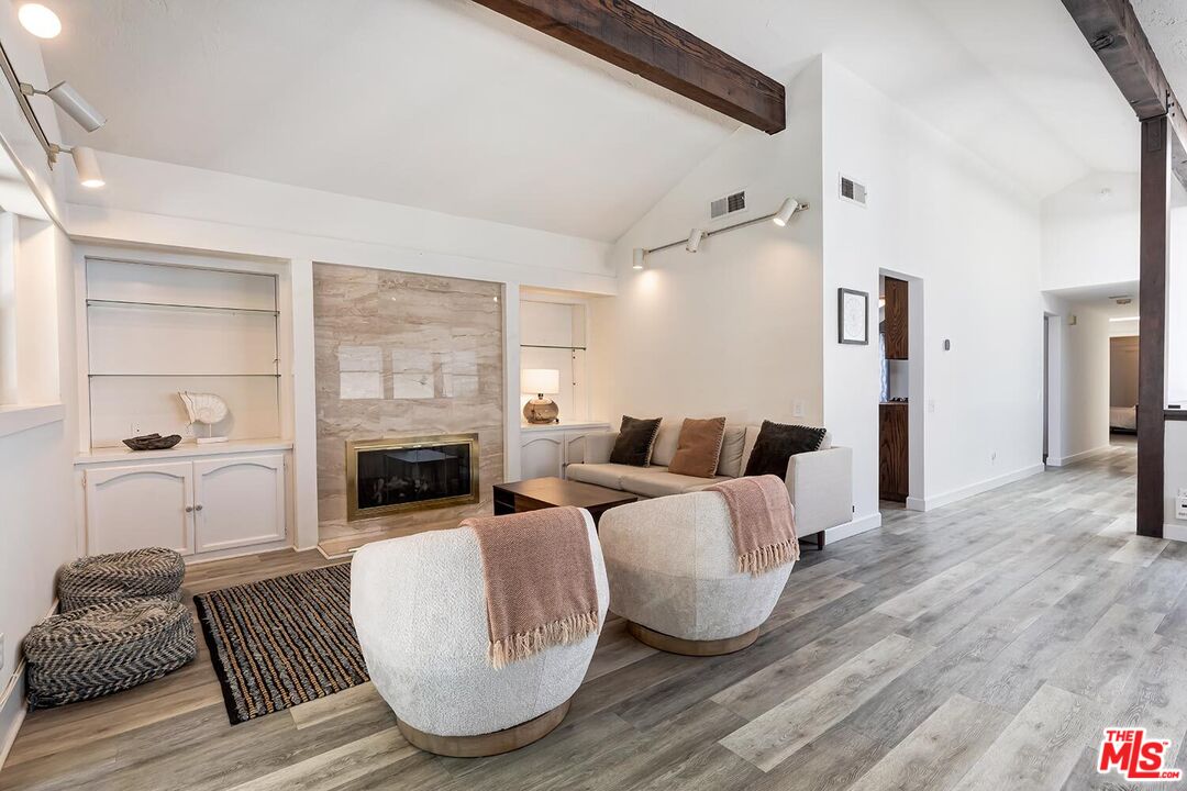 25 20th Ave