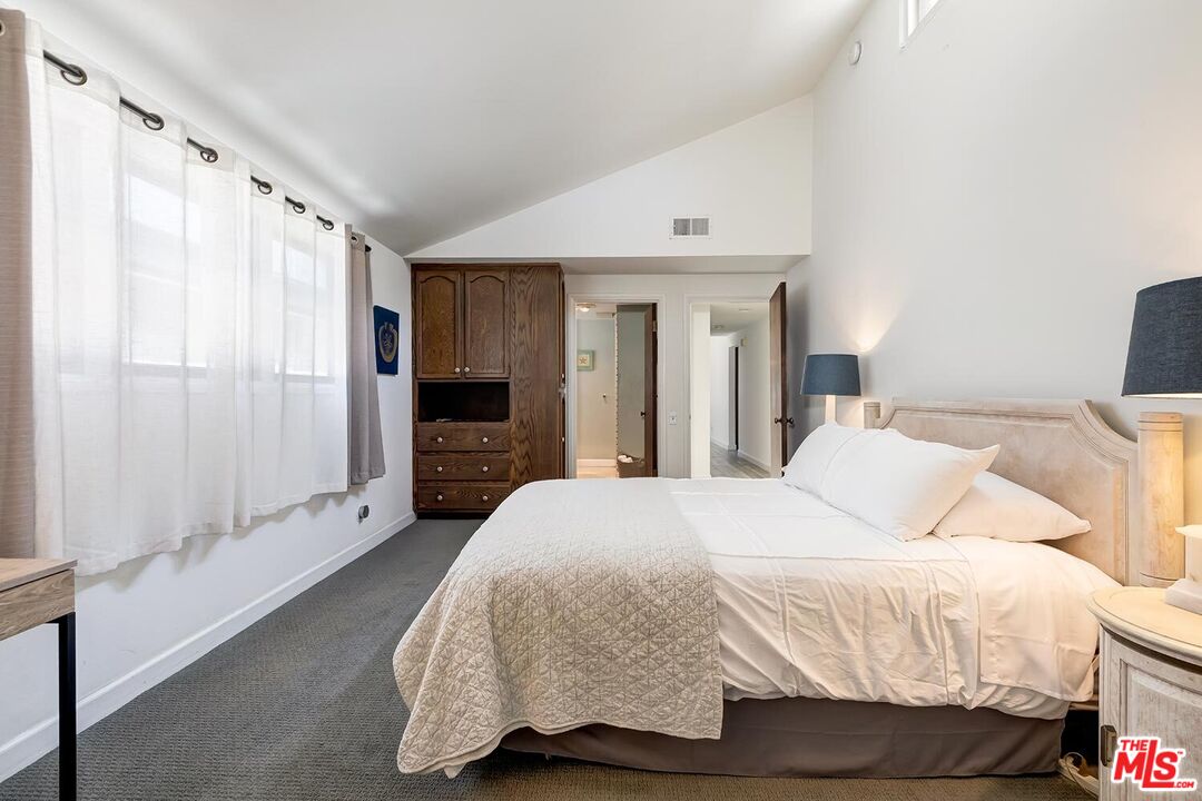 25 20th Ave