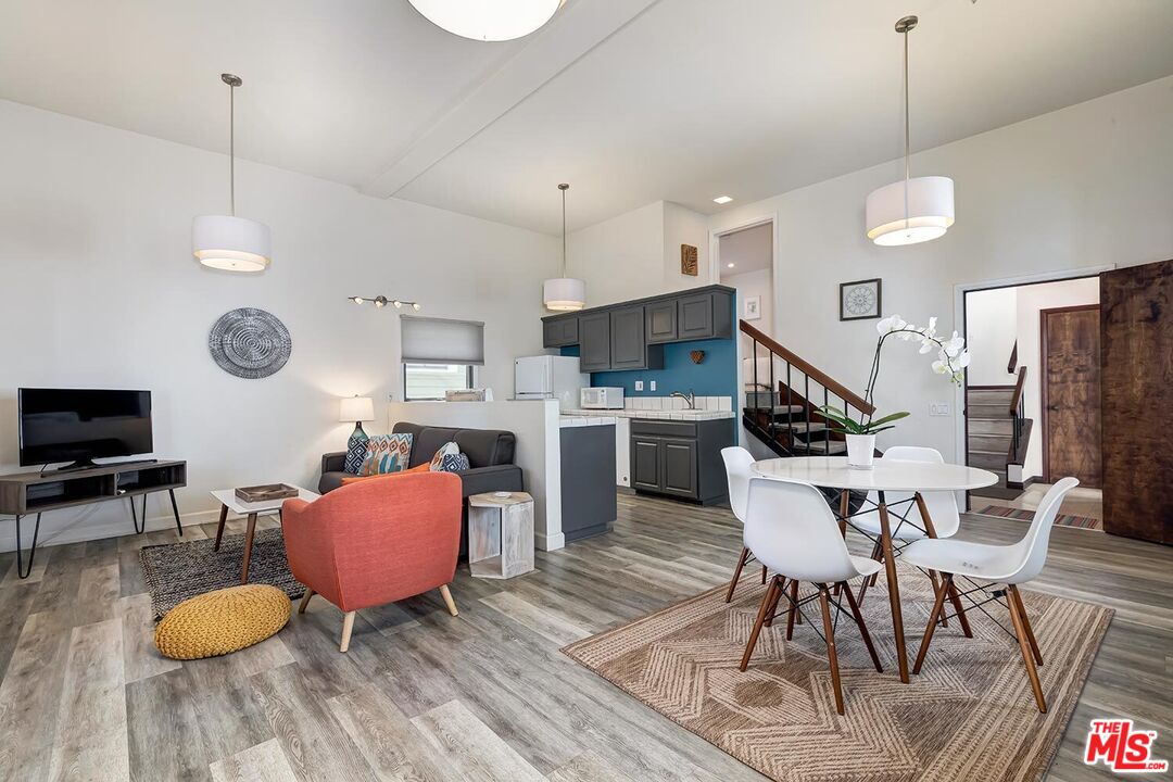 25 20th Ave