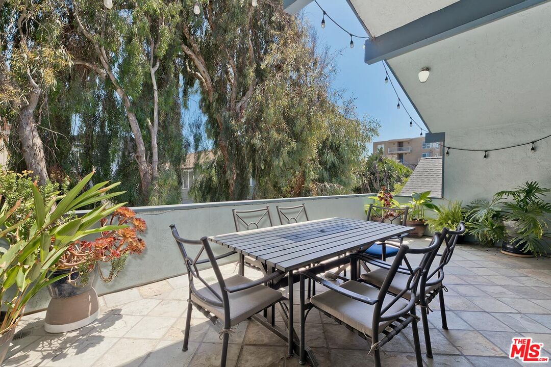 25 20th Ave