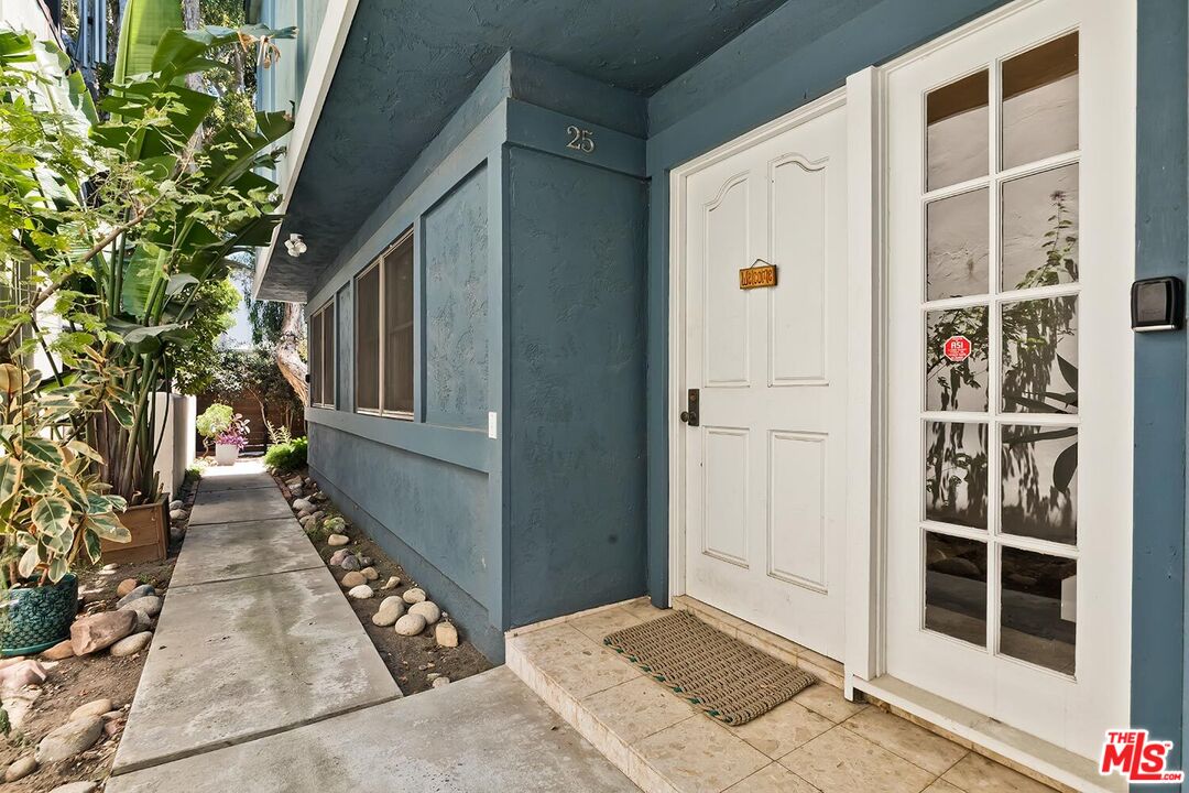 25 20th Ave