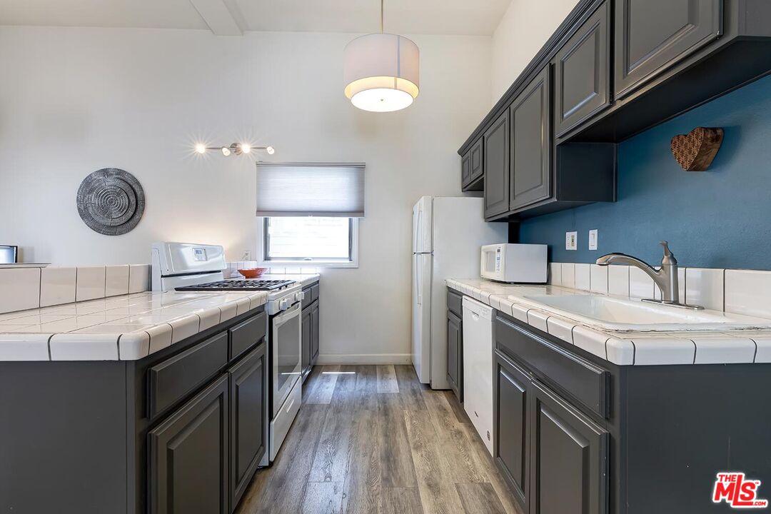 25 20th Ave