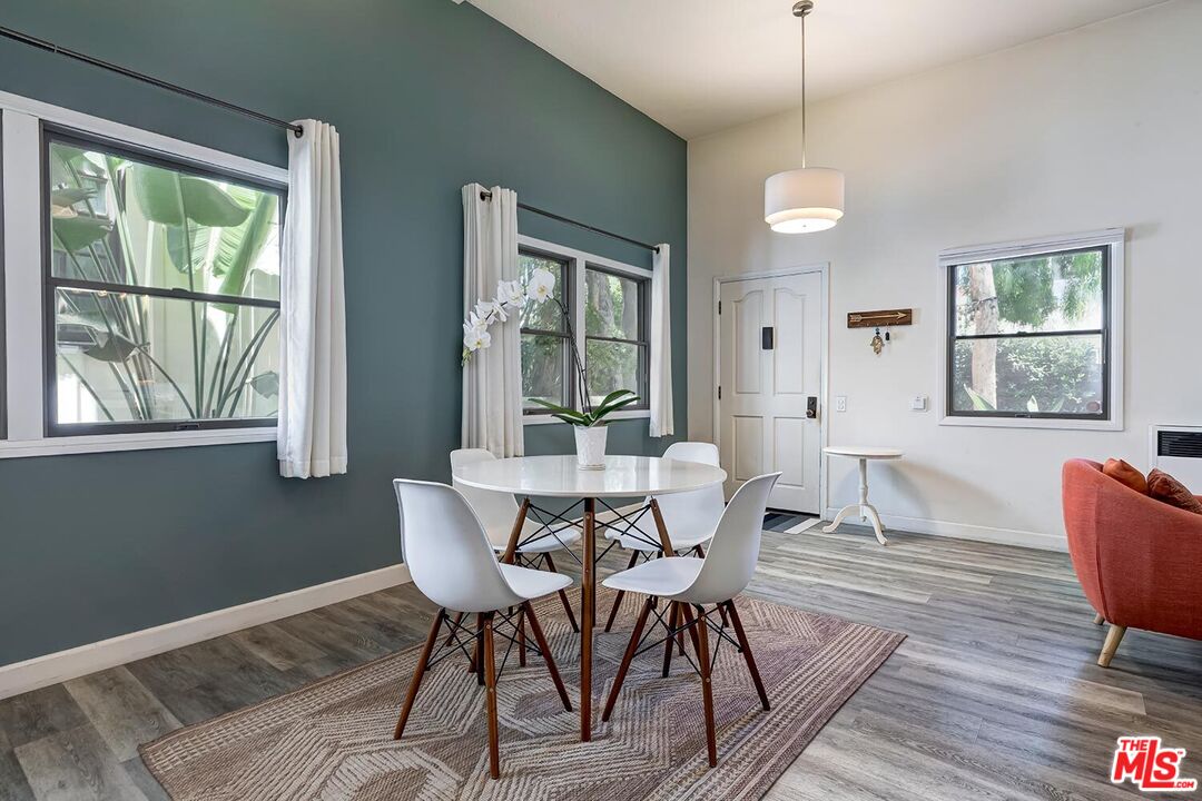 25 20th Ave