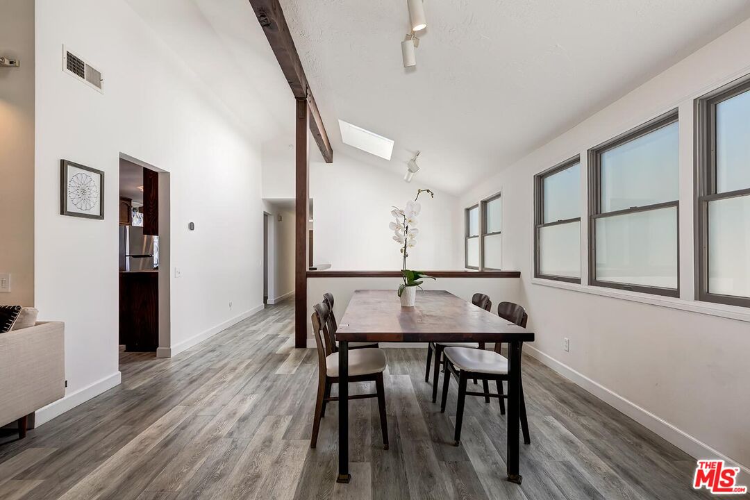 25 20th Ave