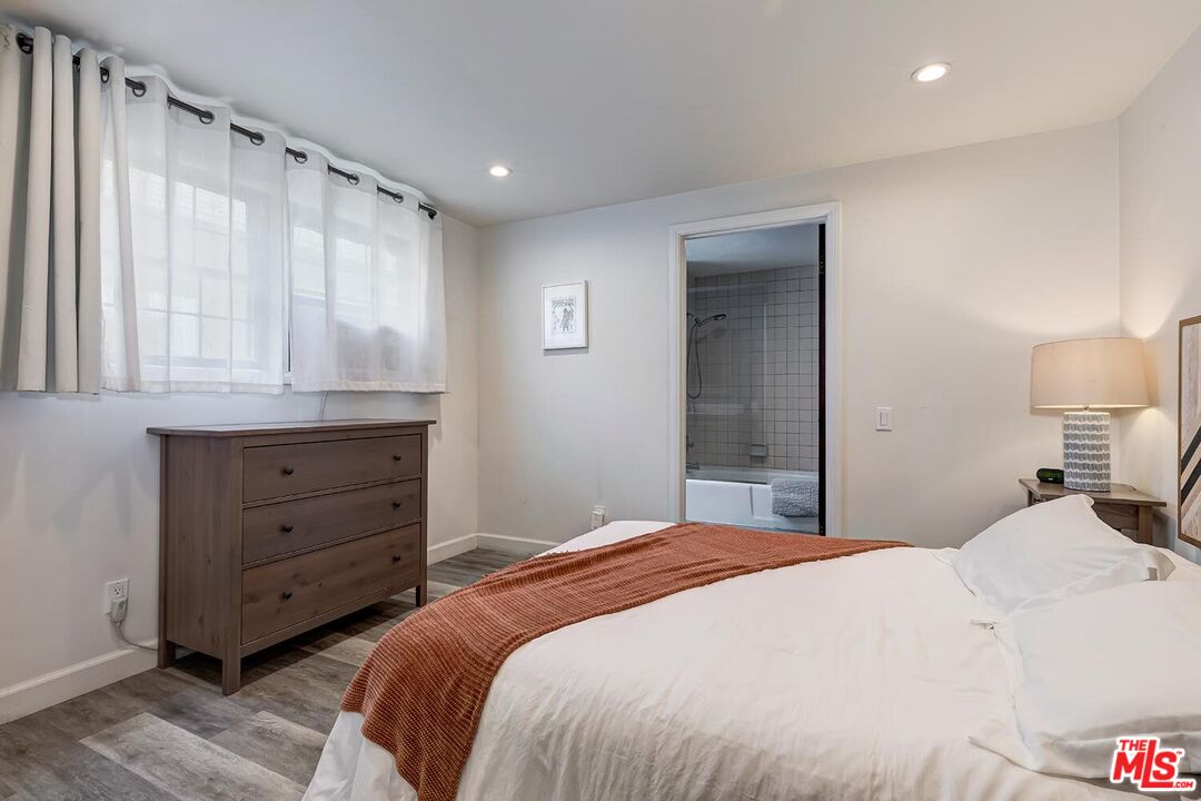 25 20th Ave
