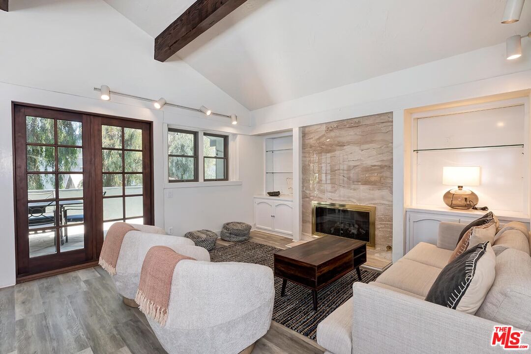25 20th Ave