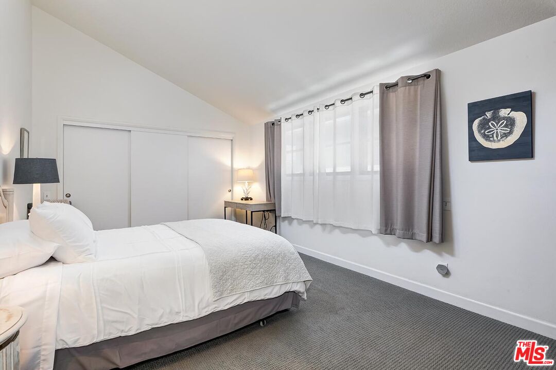 25 20th Ave