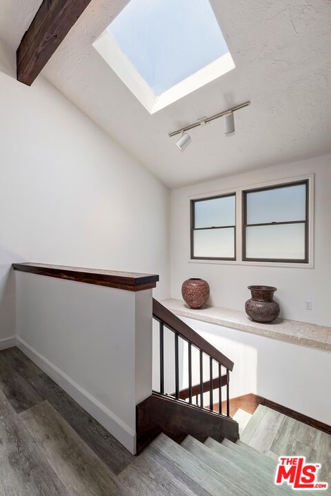 25 20th Ave