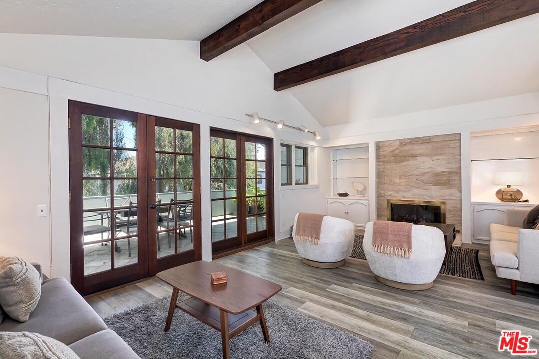 25 20th Ave