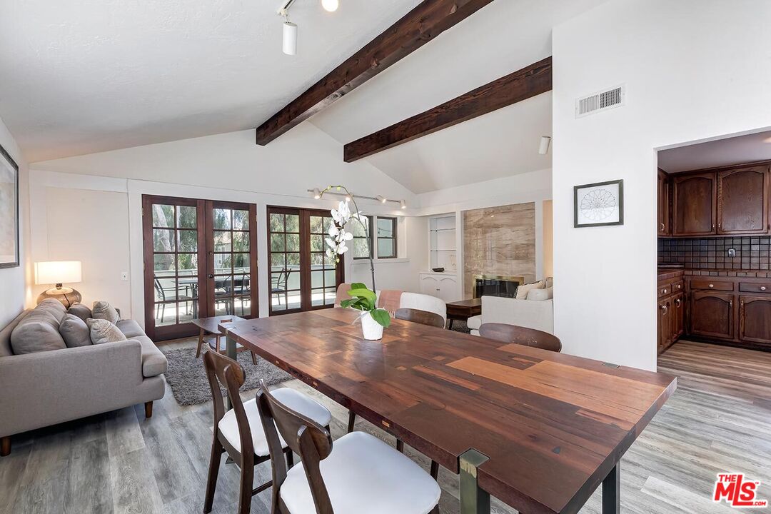 25 20th Ave
