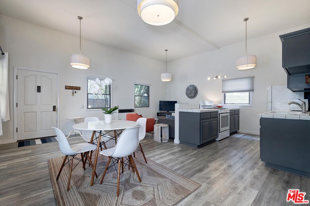 25 20th Ave