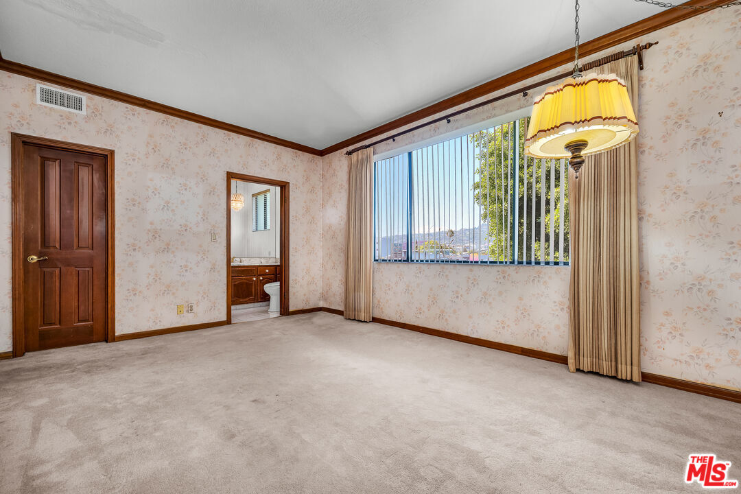 126 N Croft Ave Unit: 302