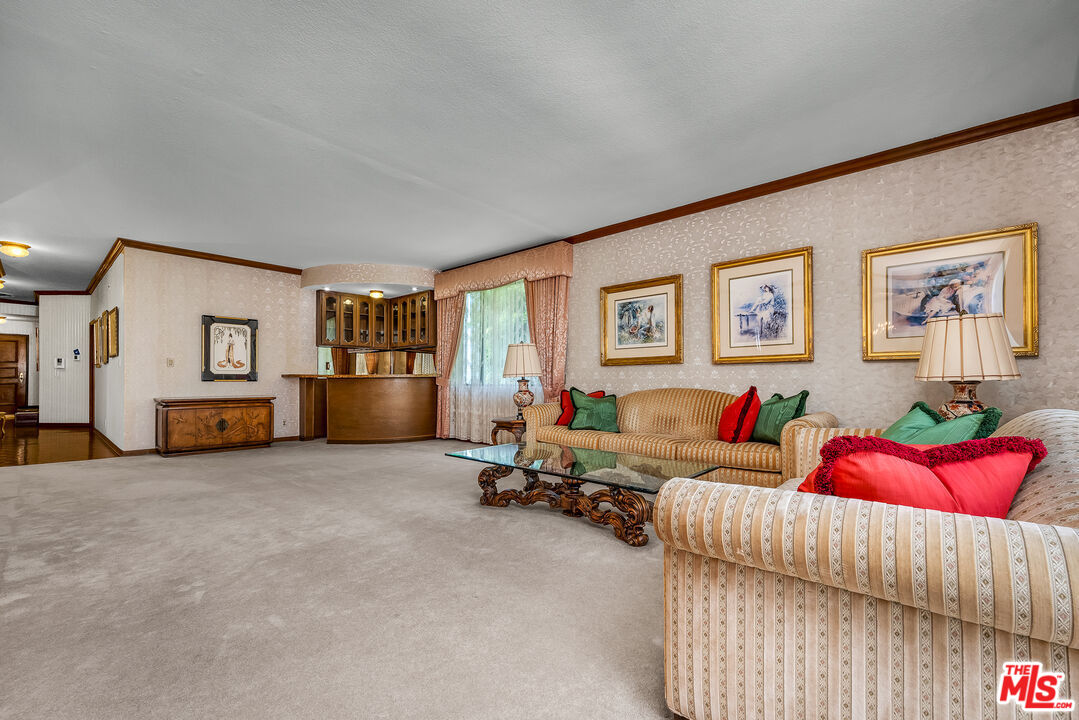 126 N Croft Ave Unit: 302