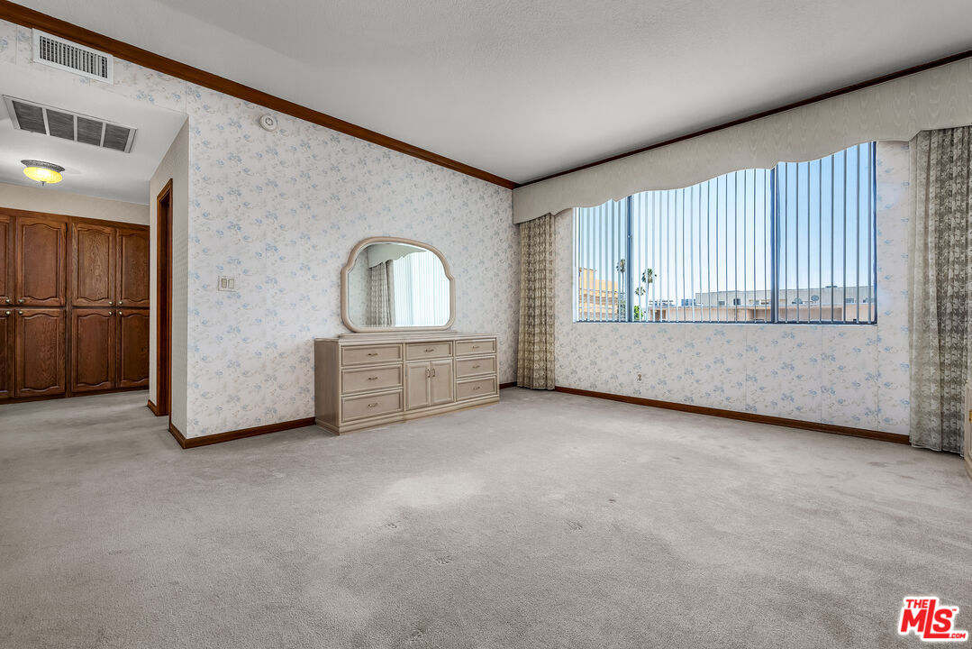 126 N Croft Ave Unit: 302