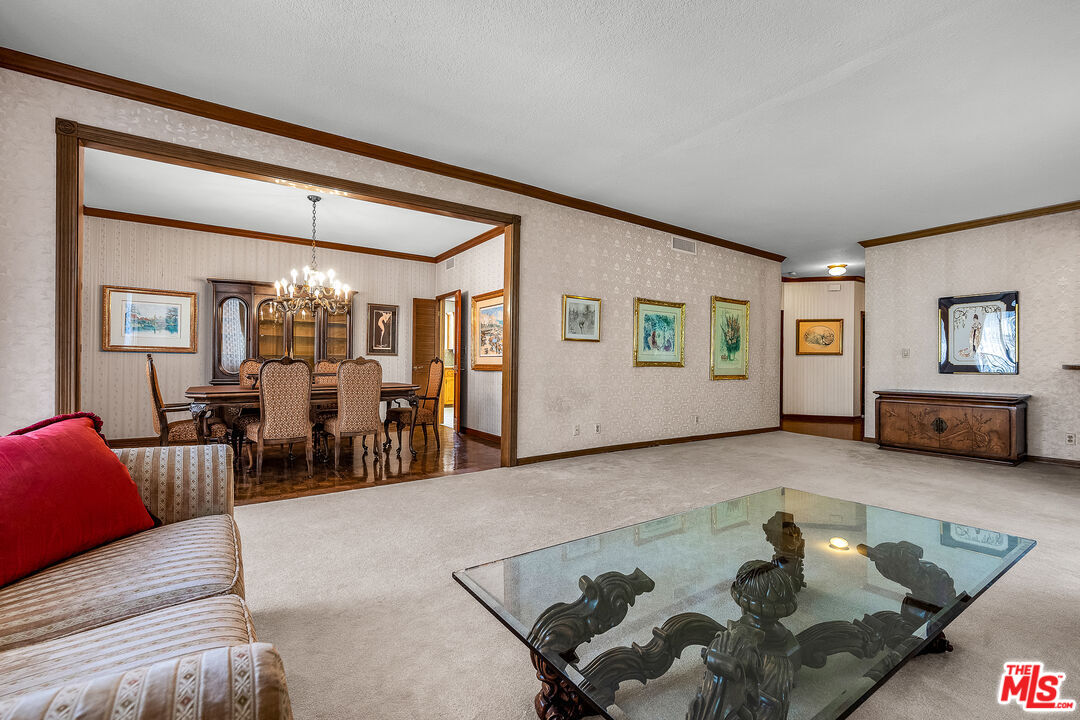 126 N Croft Ave Unit: 302