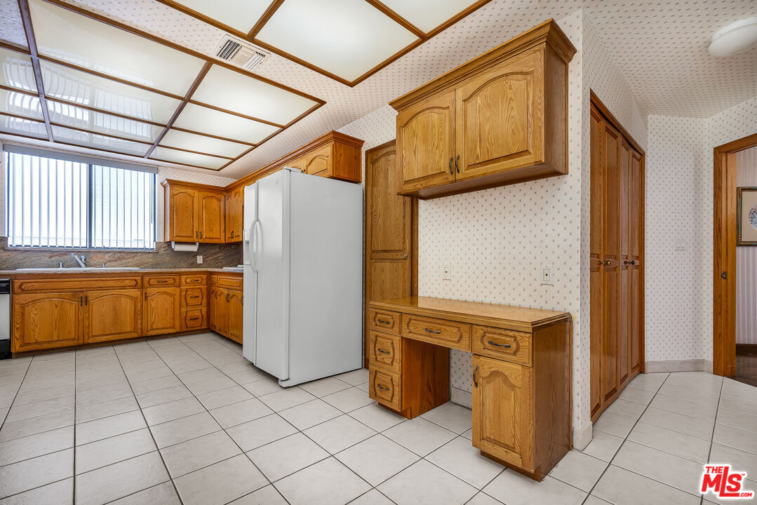 126 N Croft Ave Unit: 302