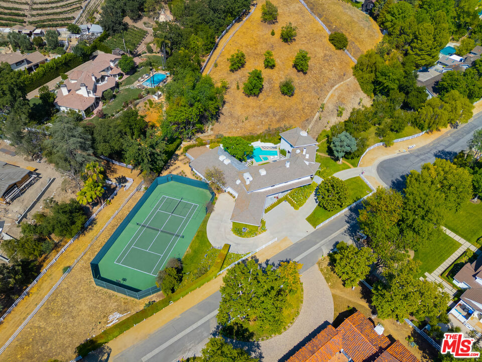 24341 Bridle Trail Rd