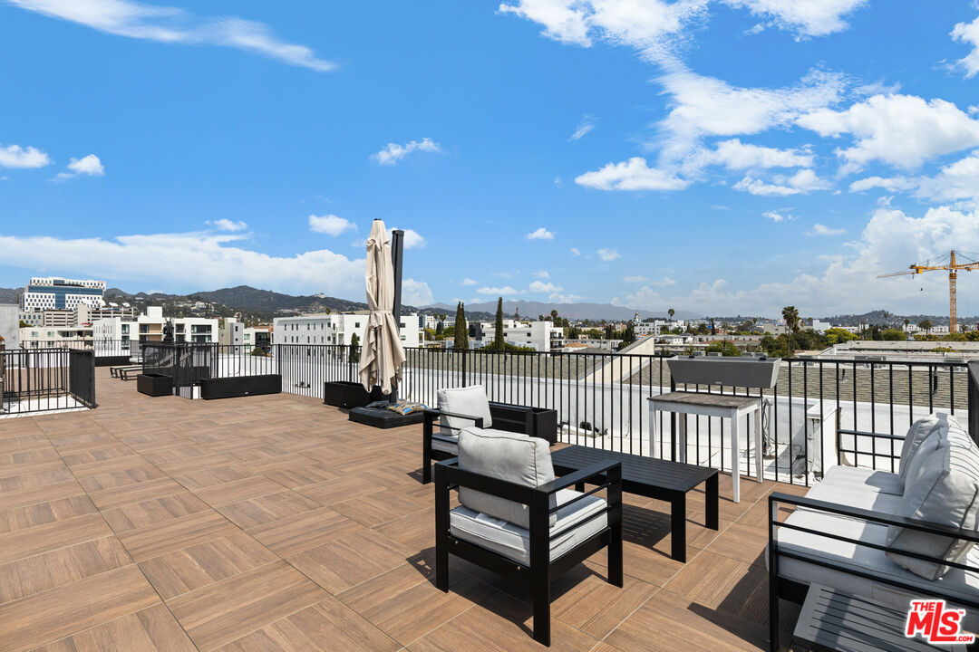 5832 Virginia Ave Unit: 402