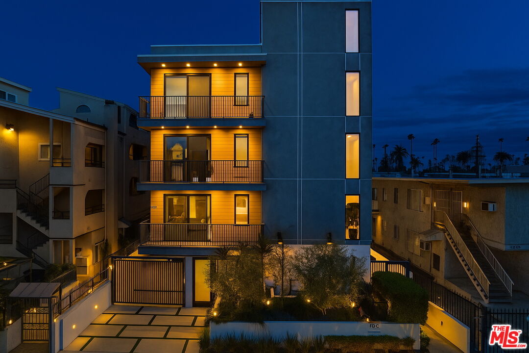 5832 Virginia Ave Unit: 402