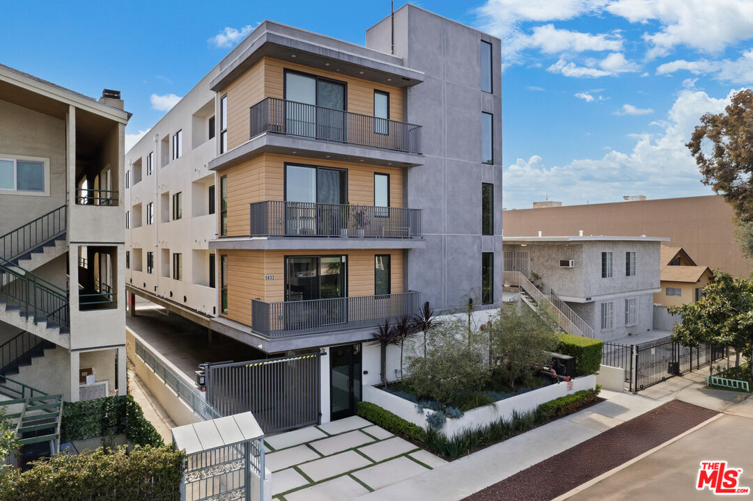 5832 Virginia Ave Unit: 402