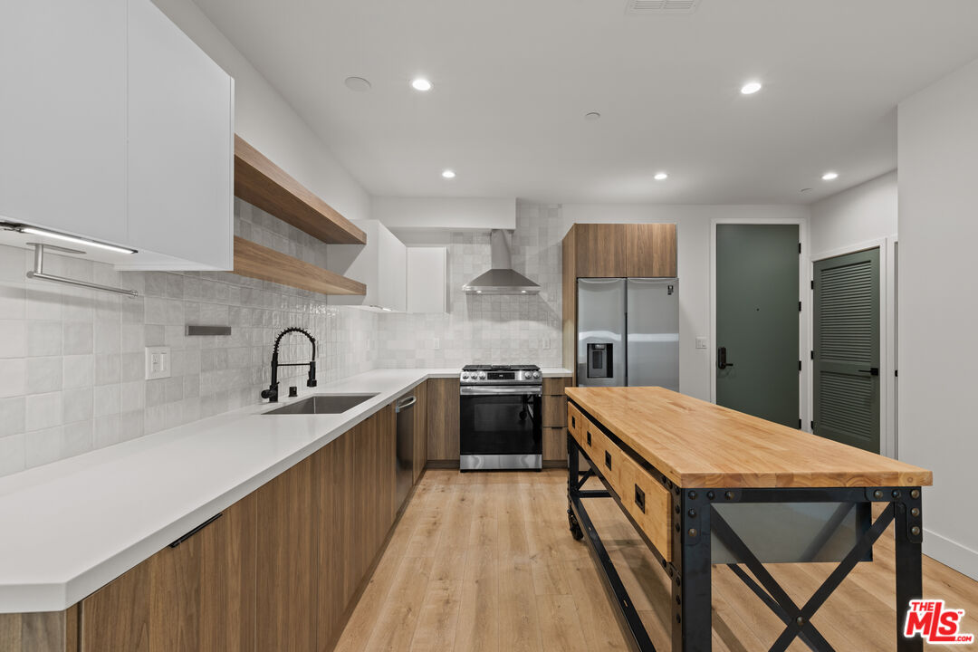 5832 Virginia Ave Unit: 402