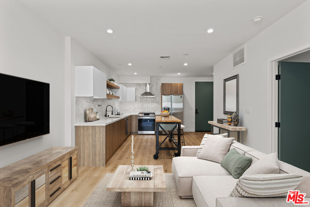 5832 Virginia Ave Unit: 402