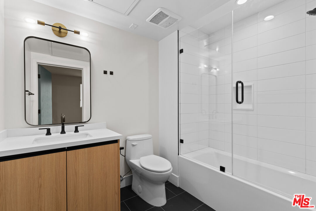 5832 Virginia Ave Unit: 402