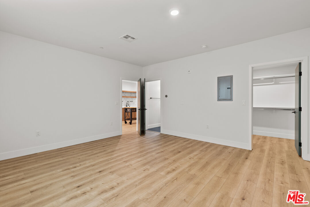 5832 Virginia Ave Unit: 402