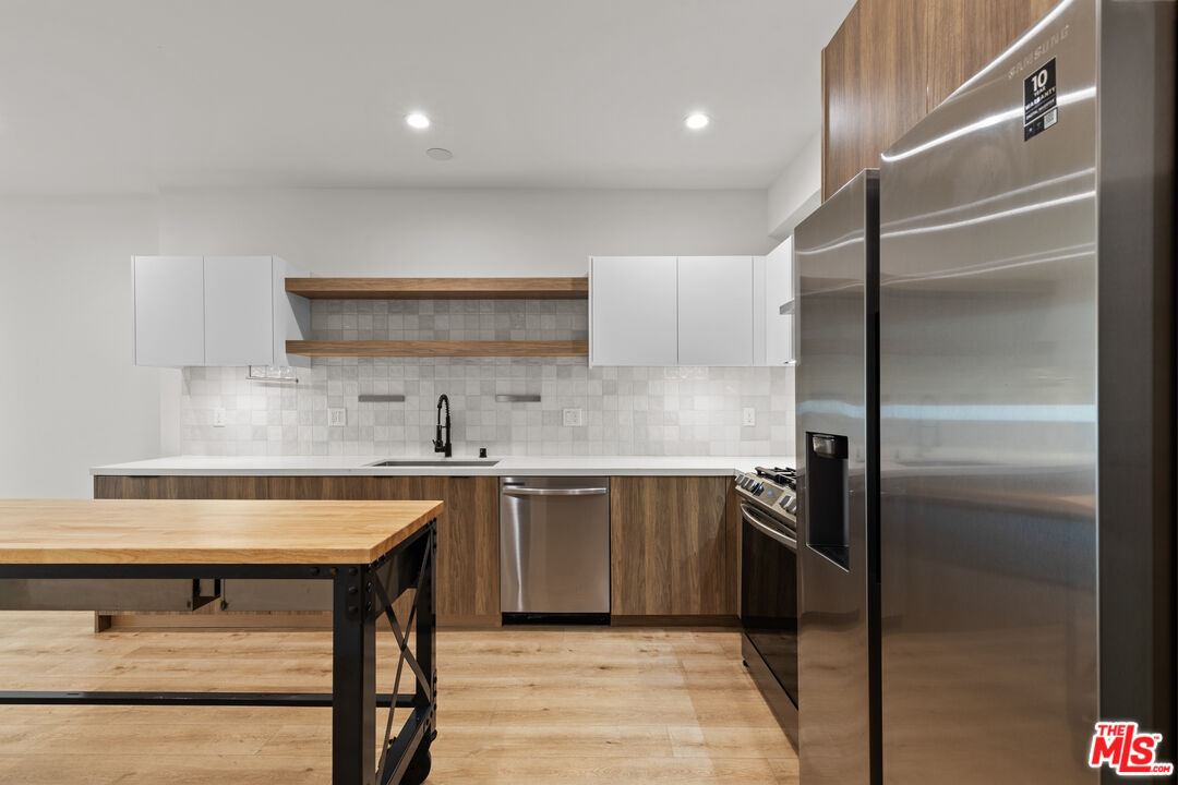 5832 Virginia Ave Unit: 402