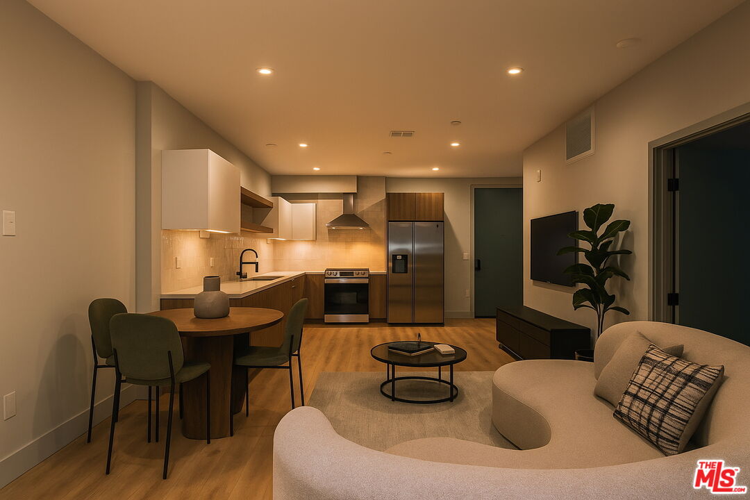 5832 Virginia Ave Unit: 402