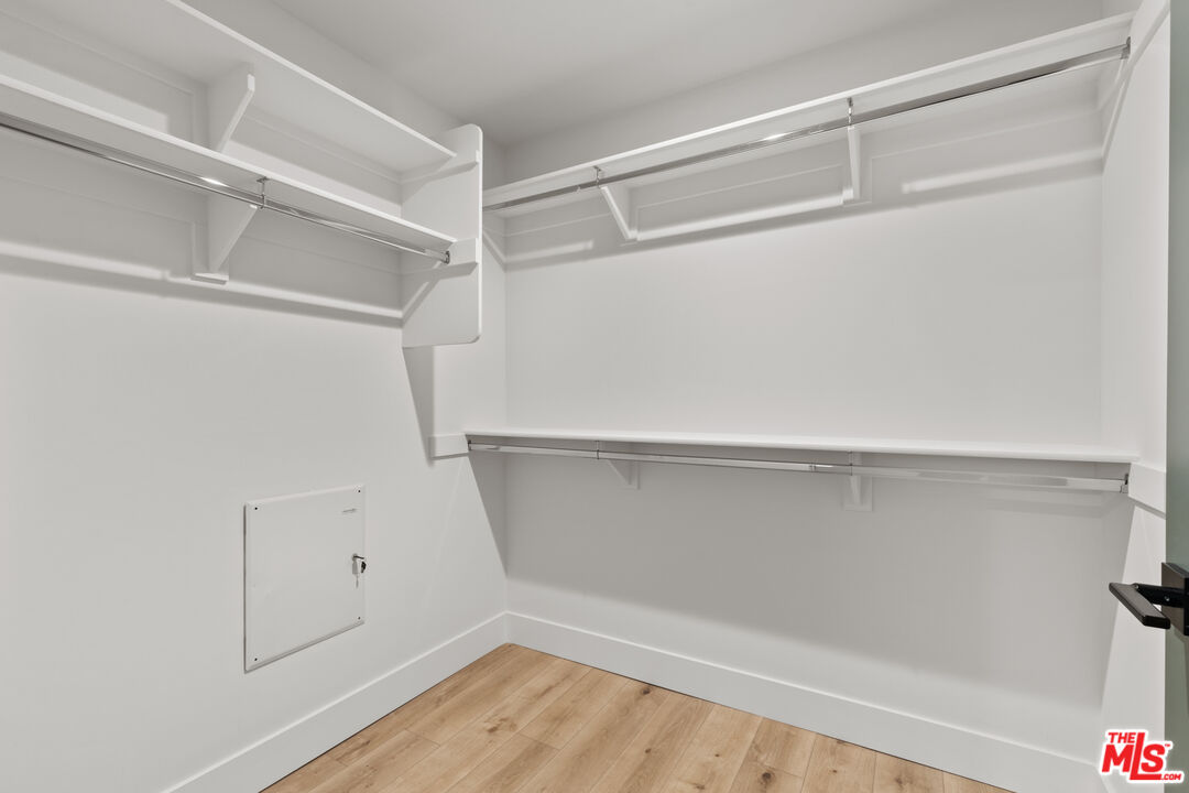 5832 Virginia Ave Unit: 402