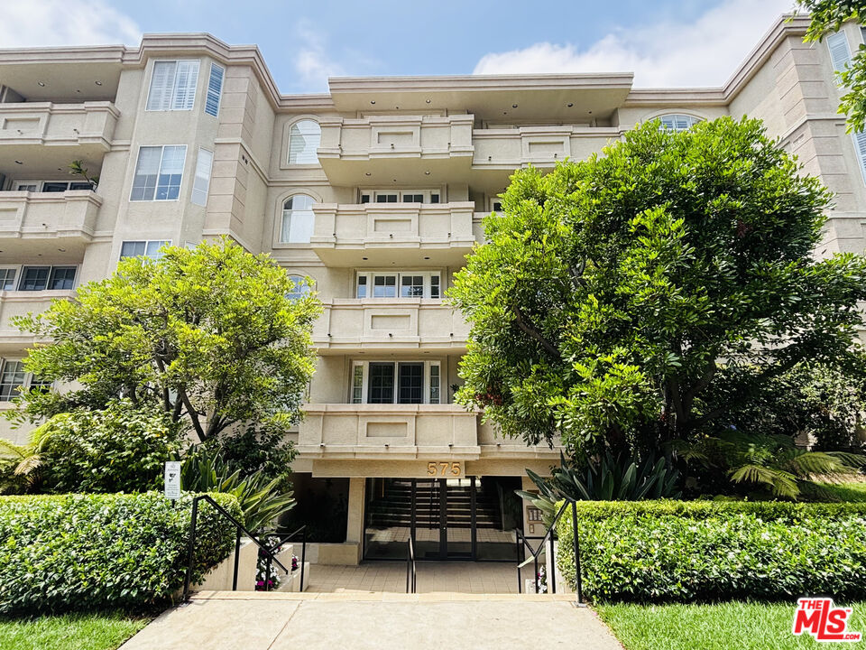 575 S Barrington Ave Unit: 306