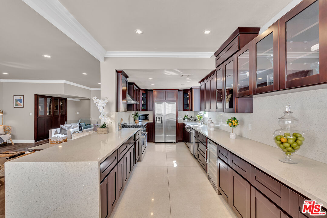 2219 S Bentley Ave Unit: 304