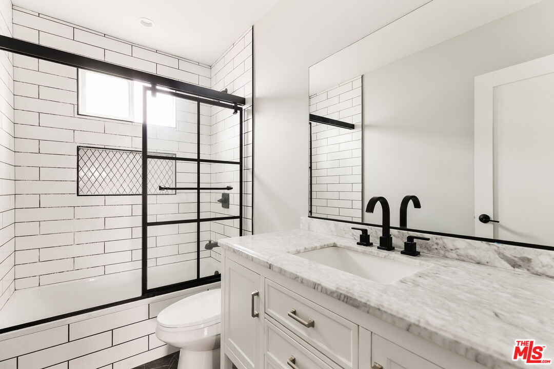 1307 Tamarind Ave Unit: 2