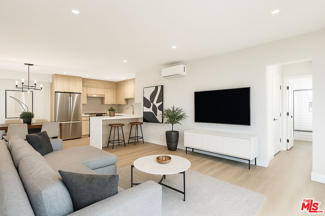 1307 Tamarind Ave Unit: 2