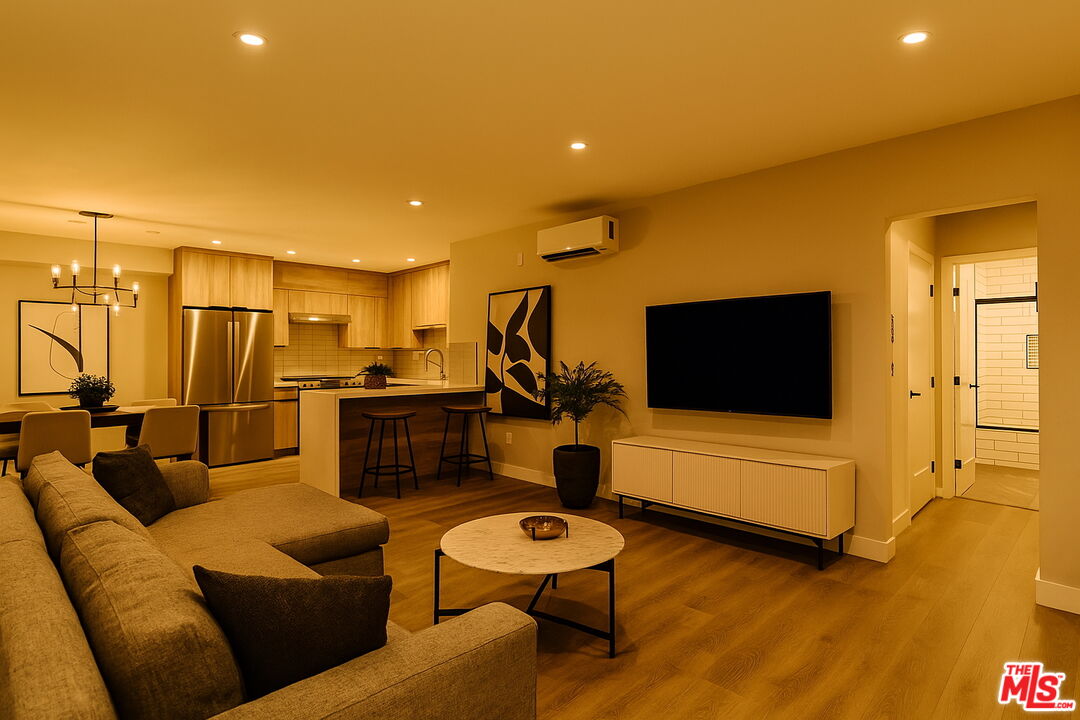 1307 Tamarind Ave Unit: 2