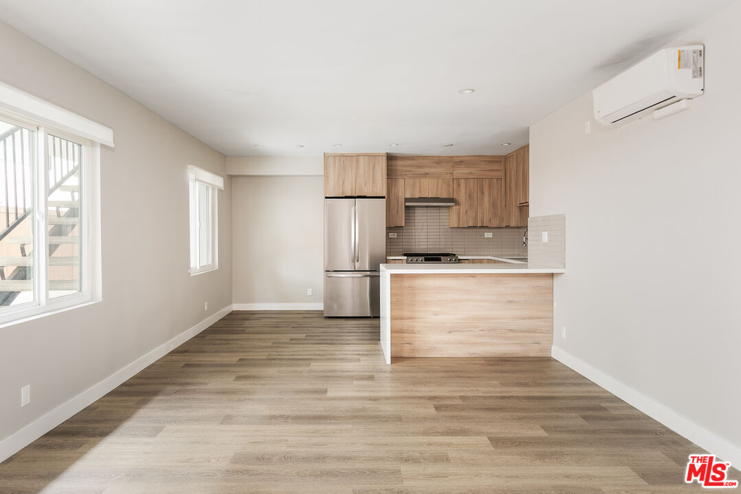 1307 Tamarind Ave Unit: 2
